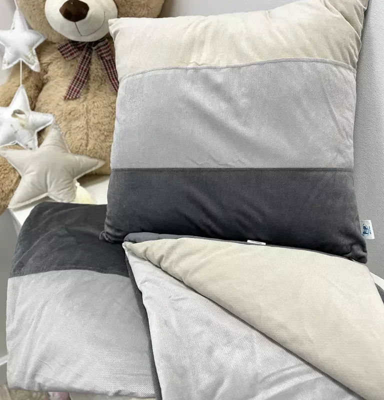 Velvetowy zestaw kocyk 100×180 z poduszką 45×45 tójkolor